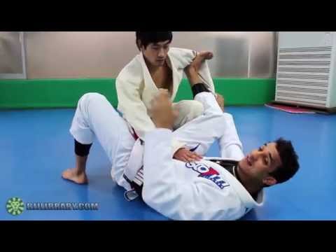 Spider Guard Scissor Sweep to Triangle with Romulo Barral (BJJLIBRARY.COM)