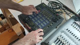 Video thumbnail for Akai Remix 16 Sampler. by Good Sound