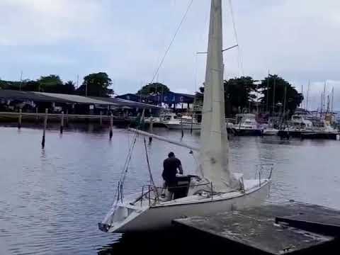 Max aprendendo a velejar