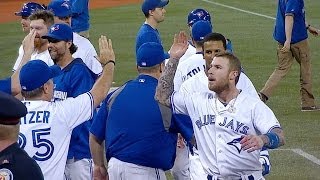 Gose hits a walk-off bunt to plate Pillar