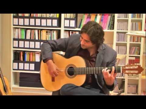 Niño Josele y Vicente Carrillo probando las nuevas guitarras Pasión Flamenco