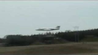 preview picture of video 'Learjet low pass'