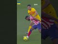 Gele kaart en ??? ??????? ????? voor Busquets ? #ZiggoSport #BarcaAtleti #SergioBusquets #Shorts