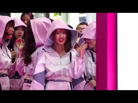 Namneung & Mobile BNK48 - โมเม้นน่ารักๆ ก่อนขึ้นเวทีของพ่อหมีกับโมบาย