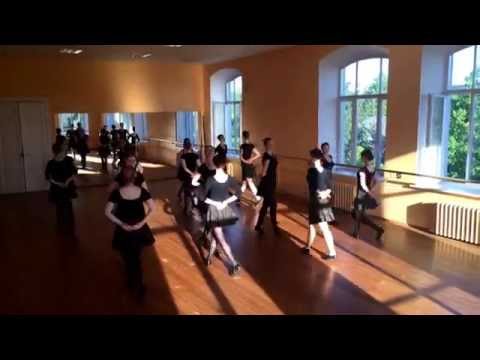 VU Ansamblis. VAIKŠČIOJ PUOVA - aikštės kompozicija