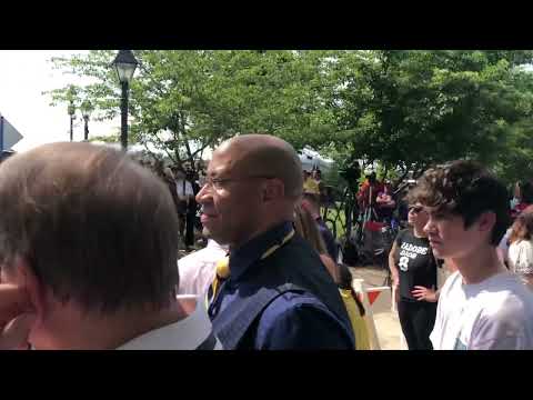 Media frenzy outside courthouse awaiting #johnnydepp verdict