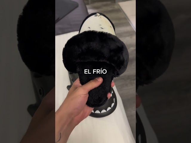 Vídeo relacionado con RoPox Pantuflas de Algodón Personalizadas, Personalizables con fotos y texto, suelas de Goma antideslizantes el interior de los zapatos Furry, Regalos Personalizados para Familiares y Amigos