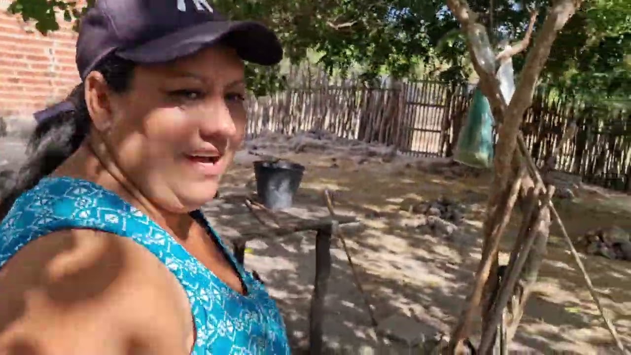 VEJA A FELICIDADE DA DONA VANAZA NO QUINTAL DO MORORO