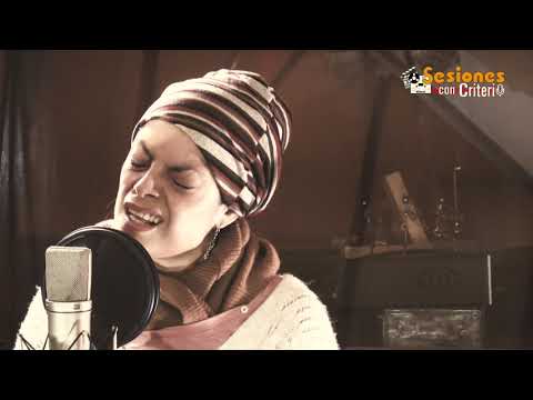 Sara Van y Chano Diaz Limaco en Vivo interpretan vals.