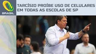 Tarcísio sanciona lei que proíbe uso celulares em todas as escolas de São Paulo