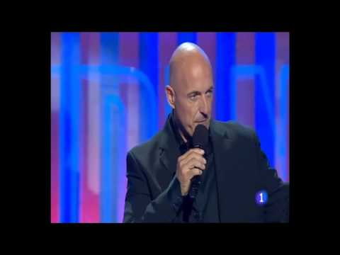 Louis Stevens canta Feeling Good- Uno de Los Nuestros