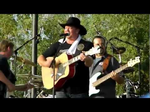 Tracy Lawrence singing 