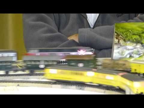 39. Stummi-Treff WN,  28 - V 200 006 mit Silberlingen passiert Bahnübergang (Märklin 459 MG)