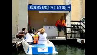 preview picture of video 'Location Barques Electriques Port Grimaud Cité Lacustre'