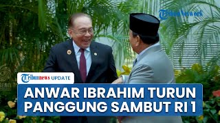 Momen PM Malaysia Mendadak Turun dari Panggung Sambut Prabowo di KTT, Gaya RI 1 Jadi Sorotan