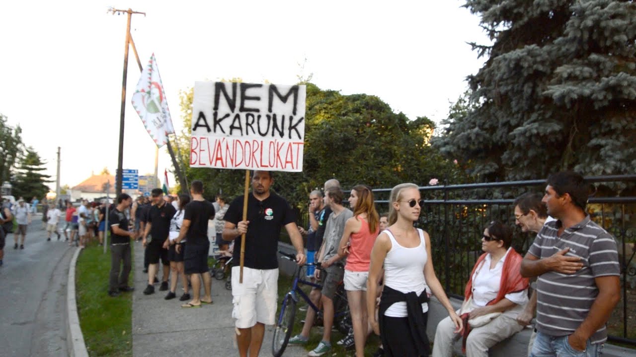 Tüntetés a bősi menekülttábor ellen