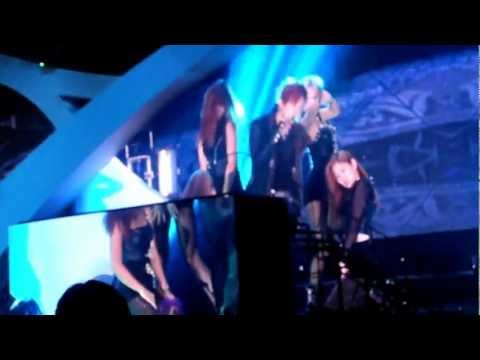 Hyuna and Hyun Seung - Trouble Maker @ Mnet Asian Music Awards - Hong Kong (30-11-12)