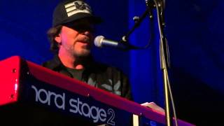 Neil Finn and Eddie Vedder performing &quot;Where Is My Soul&quot;