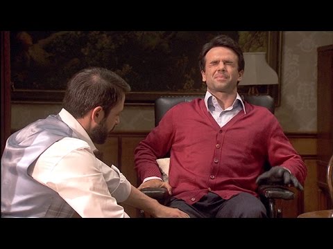 Puente Viejo C1223 -  Carmelo intenta levantarse para poder hacer frente a Eliseo