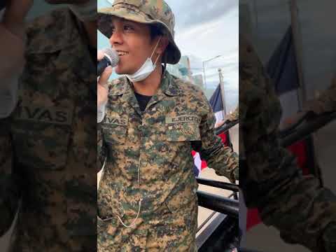 Marteen Franko - Soldado del ejército nacional Dominicano cantando.