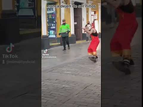 A police officer shot me at point-blank range 🤣 #shorts #challenge #parati #arequipa #police #pnp