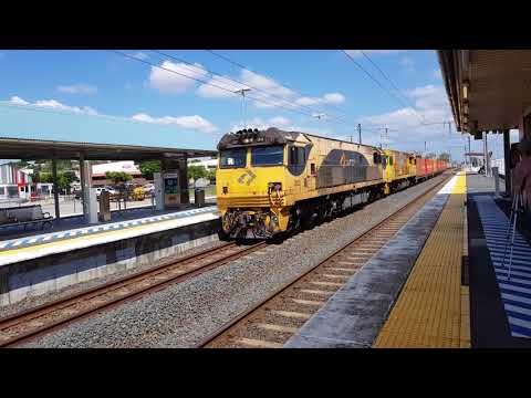Aurizon's 2833+2838 work #Y874 thru Sunshine Station. 04/01/2018.