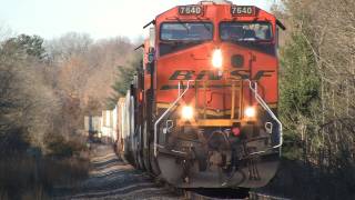 preview picture of video 'BNSF 7640 East, Behind White Pines State Park on 11-30-2011'