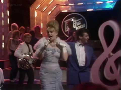 Mari Wilson & The Wilsations - Just What I Always Wanted