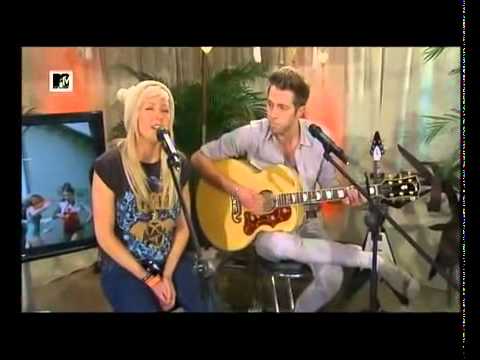 Ellie Goulding - Starry Eyed - live at MTV Home