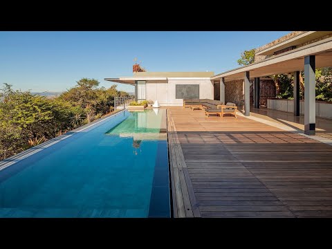 GENTLE HOUSE INTEGRATION IN THE LANDSCAPE  | House F by Elphick Proome Architects