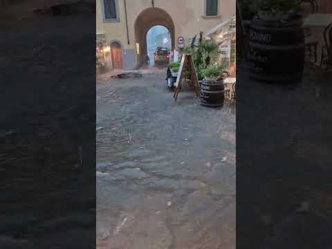 Centro storico di Portoferraio allagato durante il temporale