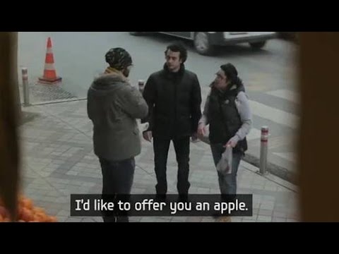 Mostrando que aprender a LÃ­ngua de Sinais faz a diferenÃ§a. -Facilita e muito a convivÃªncia. 