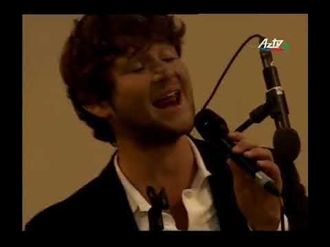 Ell & Nikki  - Running Scared - live in Paris, 2011.