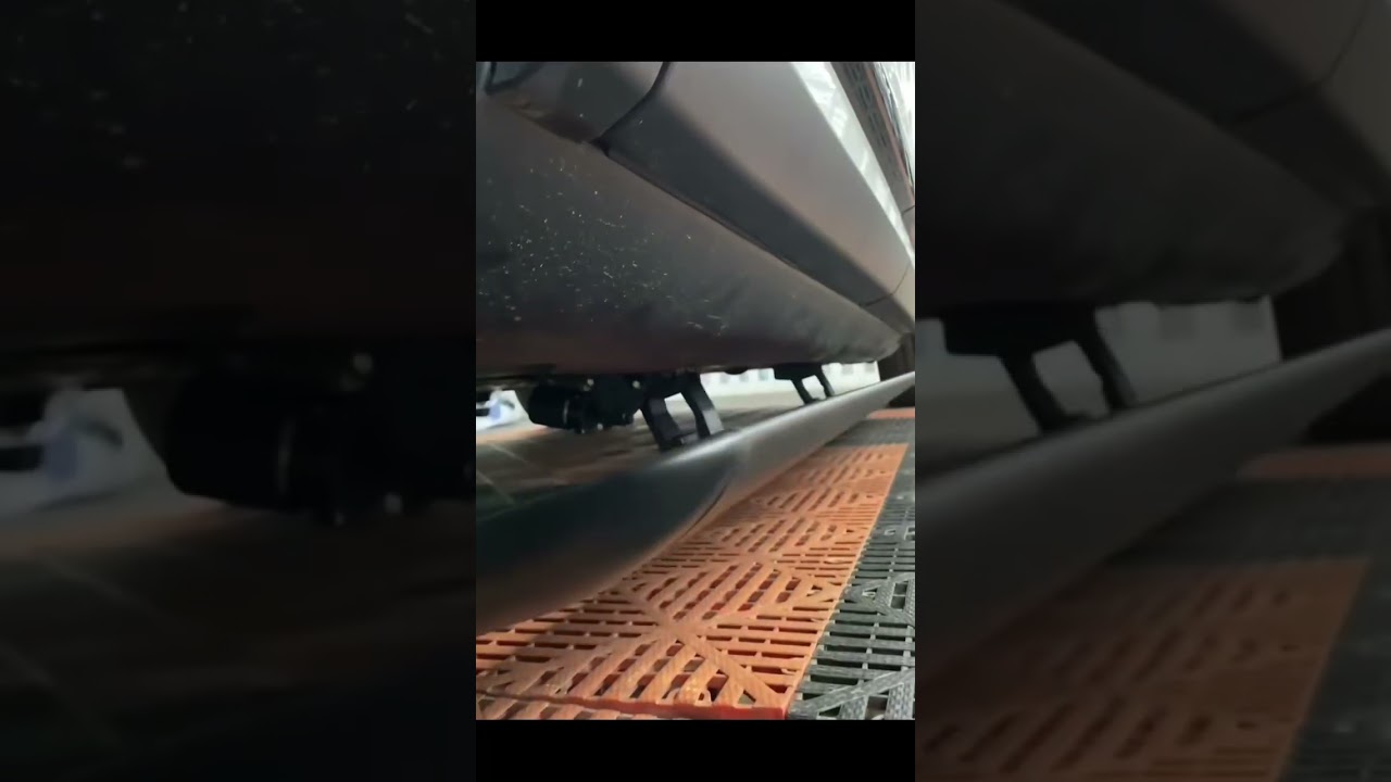 Rolls-Royce Cullinan 2018- гг. Боковые Подножки OEM (2 шт) Video 1