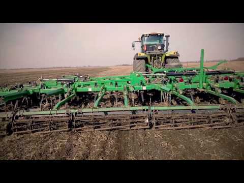 Claas Xerion 3300 is Great Plains field Cultivator 8544