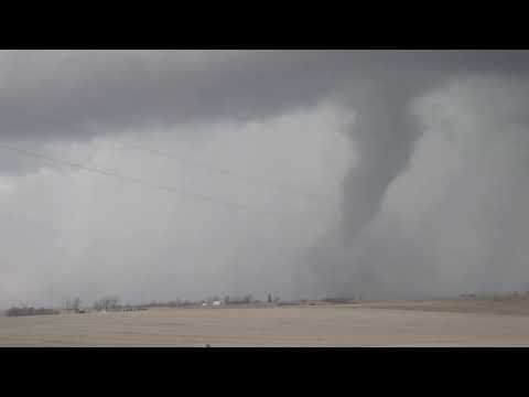 Tornado forms live on the air in Iowa