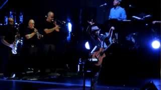 Jason mraz performs everything is sound