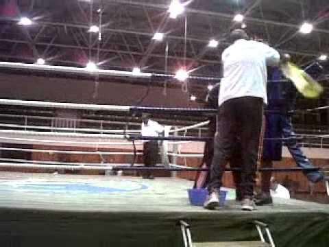 الملاكم سالم فقيهي ضد عكاظ