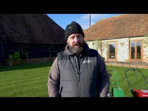 芝生にエアレーションを行う方法、理由、いつ行うか