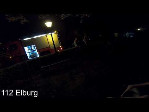Brandweer Elburg rukt uit voor een afvalbrand in Elburg /  Achter de schermen bij een 112 Fotograaf