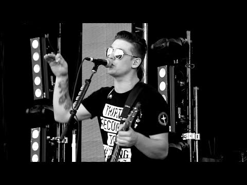 Hold On Hollywood - The Chase (Official Video)