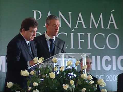 Panamanian President Martin Torrijos and Jaime Gilinski at the Panama Pacifico signing ceremony