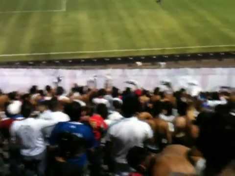 "Olimpia 3 Motagua 2 Sábado 23 de marzo (Ultra Fiel)" Barra: La Ultra Fiel • Club: Club Deportivo Olimpia • País: Honduras