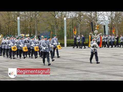 Ausmarsch einer Ehrenformation - Truppenfahnen und "Regimentsgruß" Musikkorps der Bundeswehr / CIR