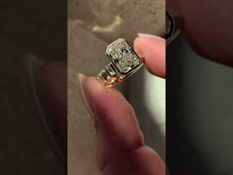 Art Deco Revival: A Radiant Cut Masterpiece with Bold Elegance 💛💎