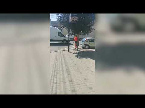 eBihoreanul.ro / Angajați ai Ambulanței Bihor, filmați la cumpărături și la cules de flori de soc