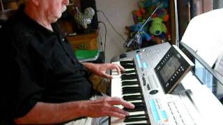 Tyros4 (short demo) Bob Jennings plays "One" by Marvin Hamlisch lyrics by Edward Kleban