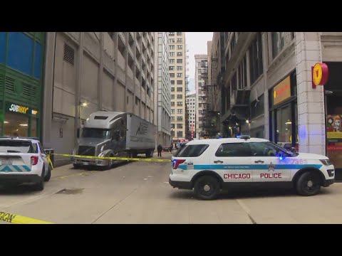 2 shot in Loop alleyway near Chicago Theatre