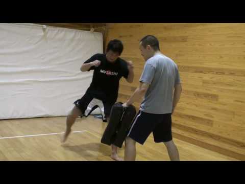 井上誠午選手ローキック