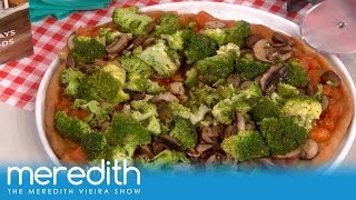 Rocco DiSpirito Teaches Meredith How To Make His Negative-Calorie Pizza! | The Meredith Vieira Show
